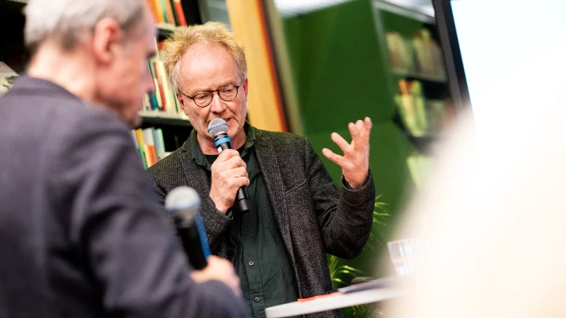 Preisträger Rudolf Herz im Gespräch mit dem Ko-Vorsitzenden der Jury, Eckhart Gillen, Foto: Andreas Domma